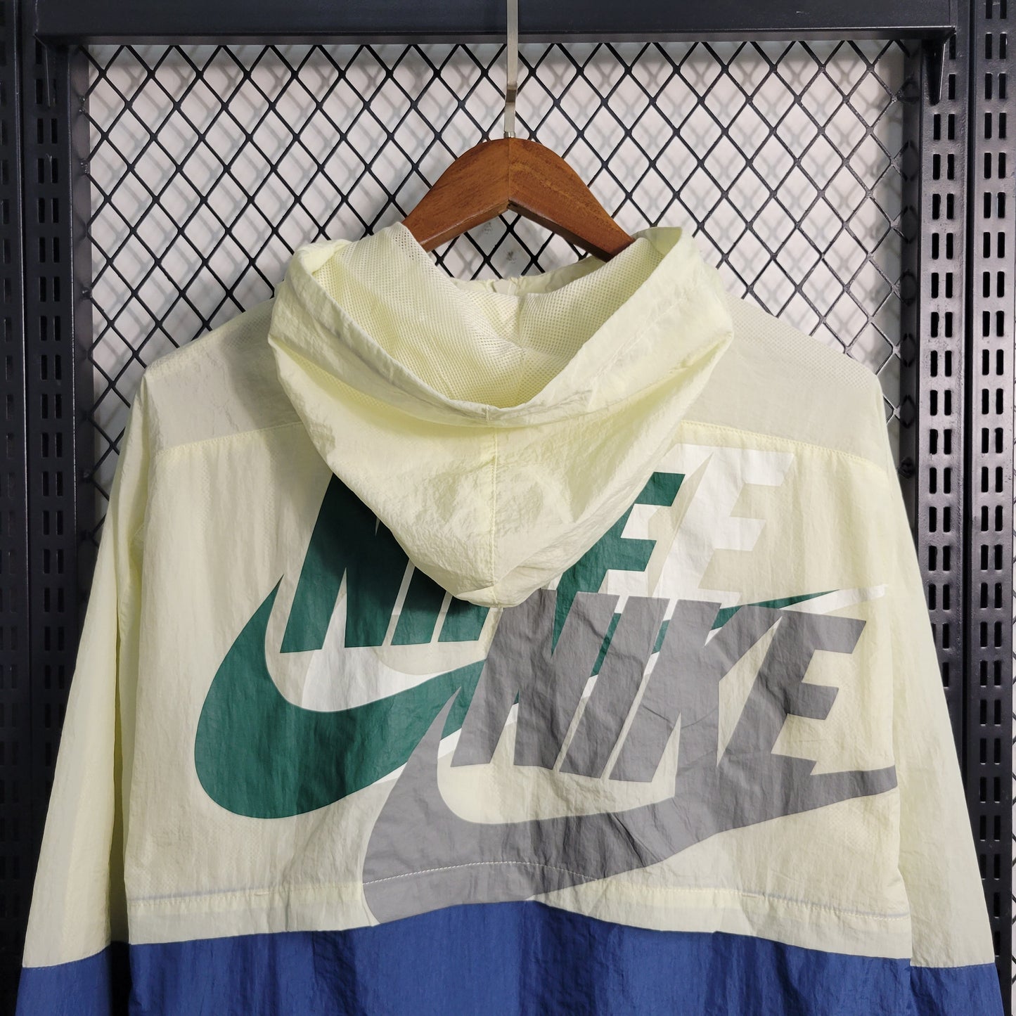 Nike Windbreaker Jacket 23/24 - Beige and Blue