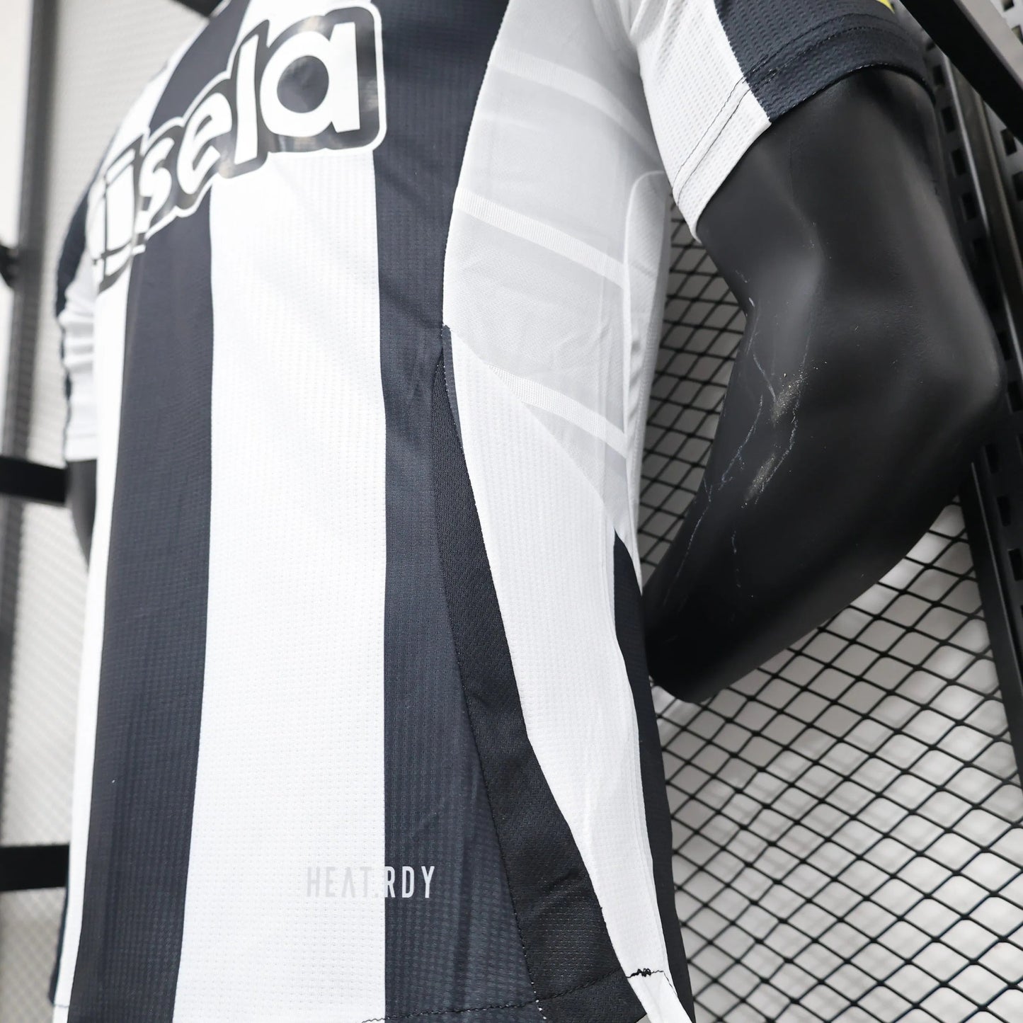 NEWCASTLE HOME 2024/2025 JERSEY